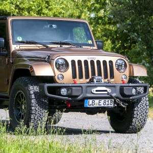 PARE CHOCS AVANT ACIER JEEP WRANGLER JK AVEC PLATINE