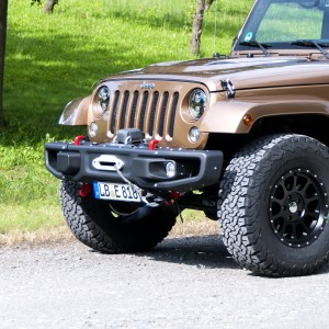 PARE CHOCS AVANT ACIER JEEP WRANGLER JK AVEC PLATINE